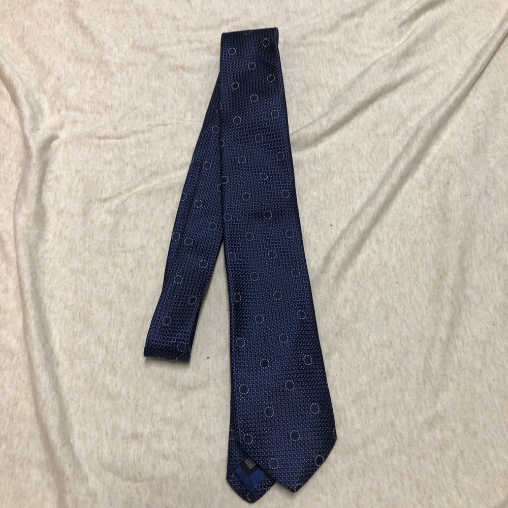 100% Silk Made in the USA Royal Classic Tie Blue and Black Pattern